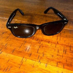 Worned Ray-ban. Glasses does have flaws but